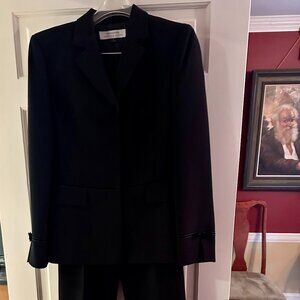 Tahari Wms Black fully lined 2 piece Pants Suit size 8